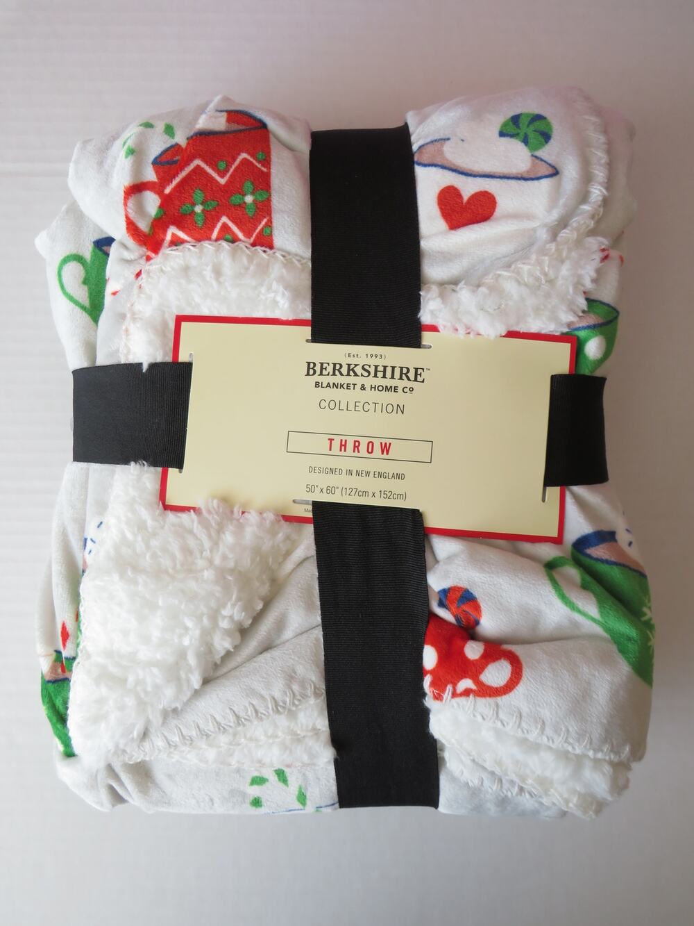 NEW Berkshire 50" x 60" Throw Blanket Christmas Hot Cocoa Chocolate White Sherpa